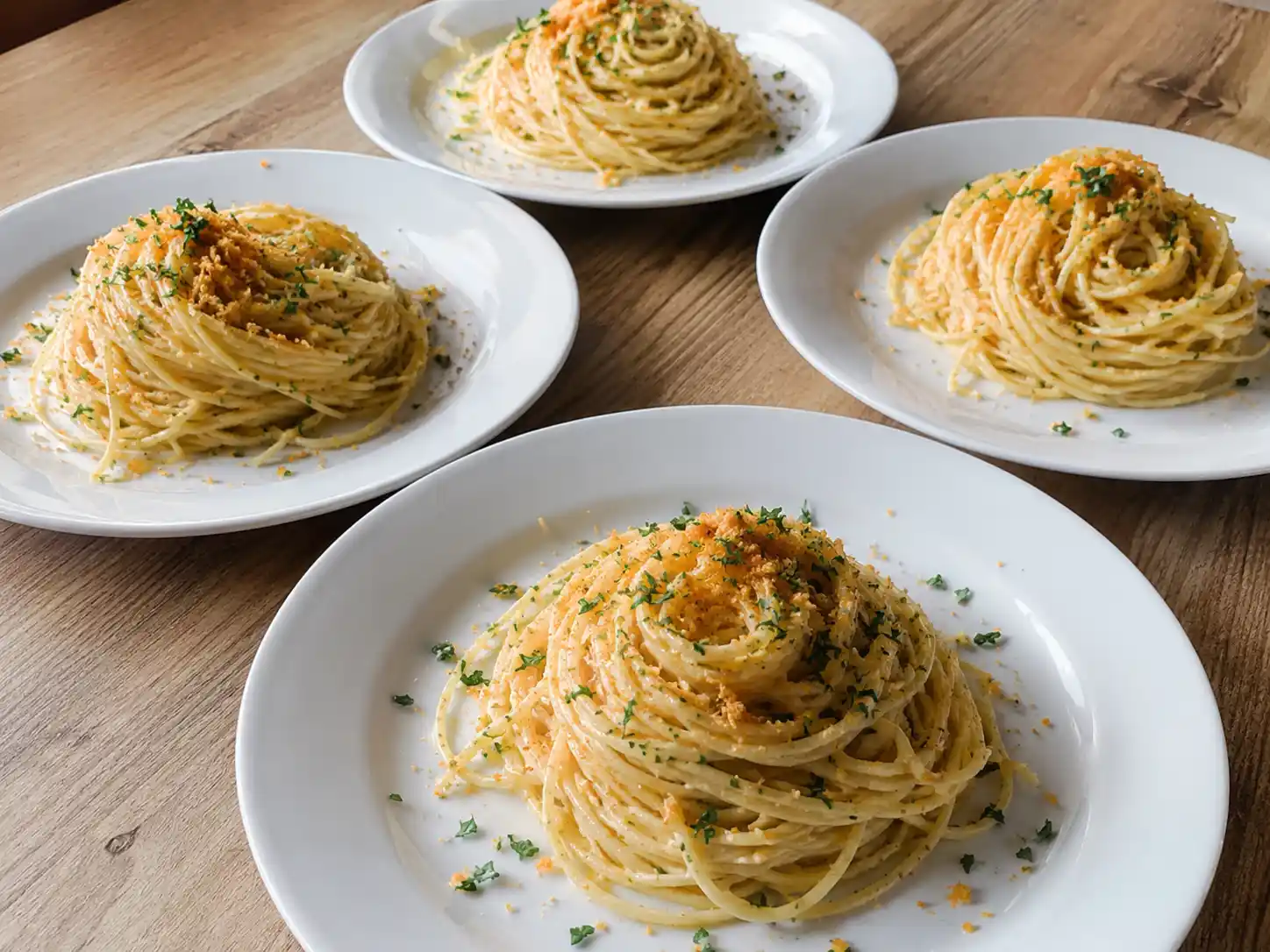Pasta alla bottarga ricetta sarda con spaghetti cremosi, bottarga grattugiata e limone